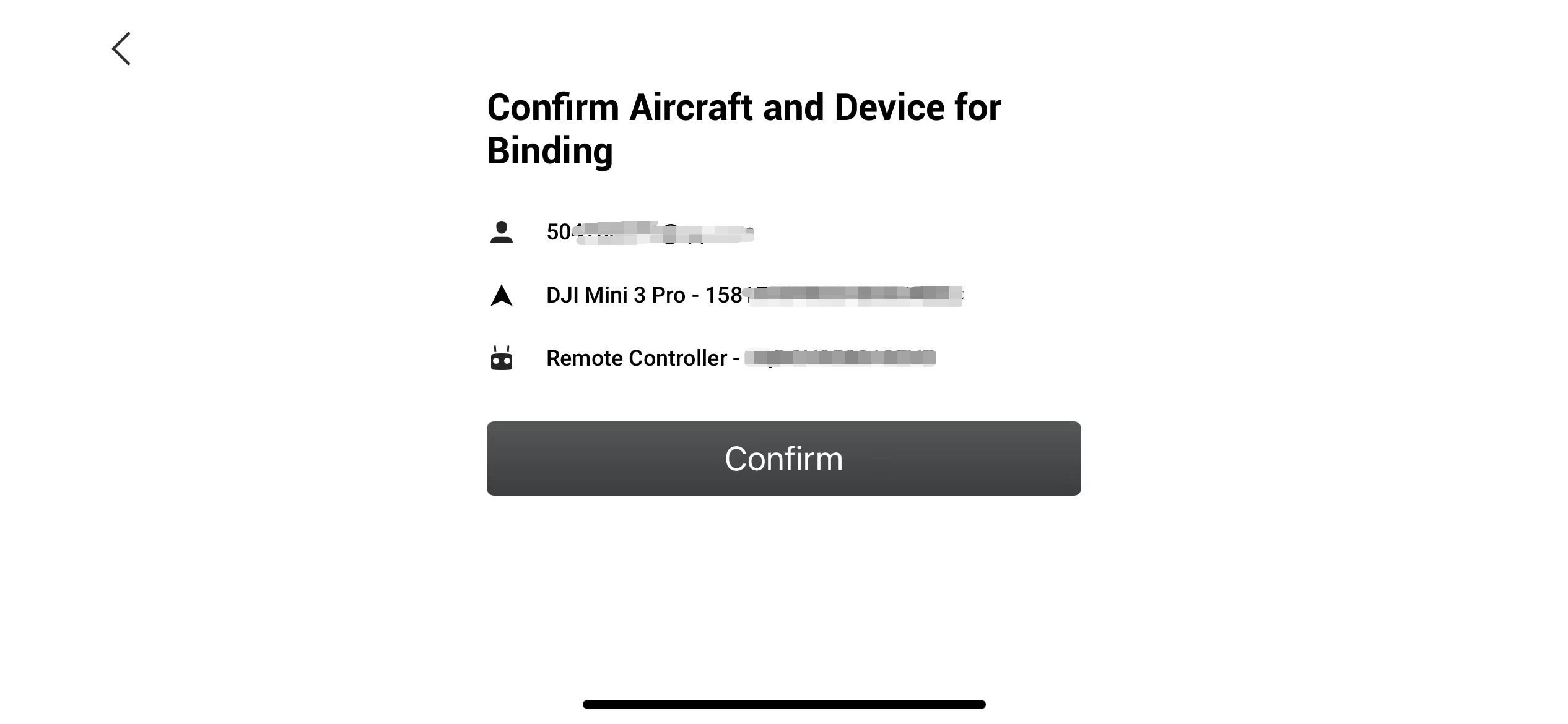 Bekräfta flygplan och enhet för bindning. Användare, DJI Mini 3 Pro och fjärrkontroll visas med delvis maskerade serienummer. En stor knapp med texten "Confirm" finns längst ner.