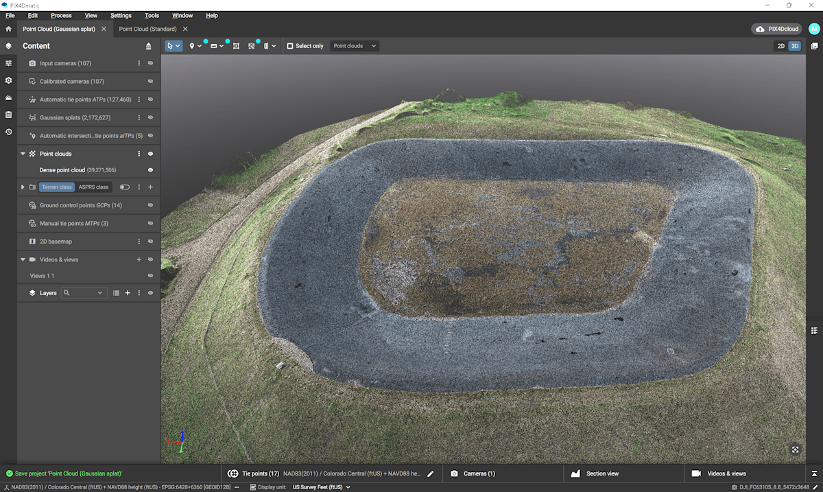 En detaljerad punktmolnsmodell av ett ovalt område, omgiven av grönska, visas i ett 3D-visualiseringsprogram.