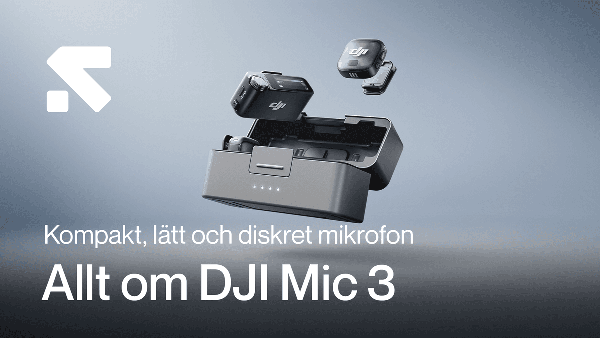En kompakt och lätt DJI Mic 3-mikrofon visas svävande ovanför sitt laddningsfodral mot en grå bakgrund. en-kompakt-och.png