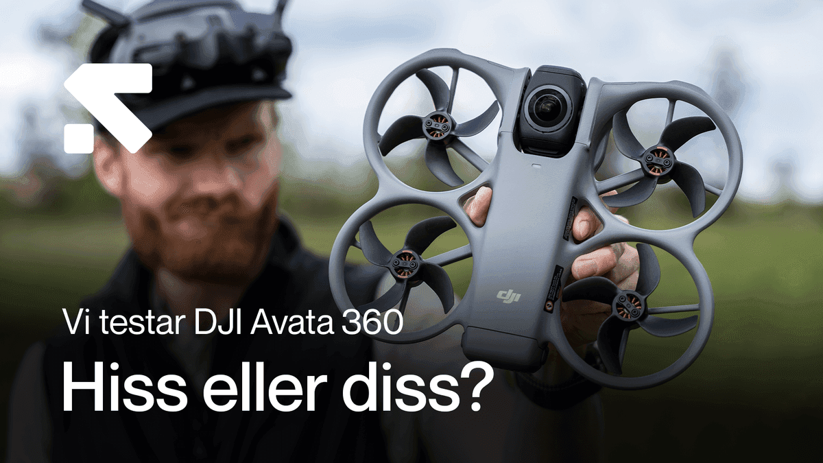 En person håller upp en DJI Avata 360-drönare utomhus, redo för testning.