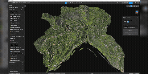 En detaljerad 3D-karta visas på en datorskärm, med topografiska detaljer av ett kuperat landskap.