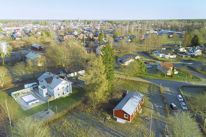 Bostadsbyggnad med blandad bebyggelse. Här måste du ansöka om spridningstillstånd hos Lantmäteriet.