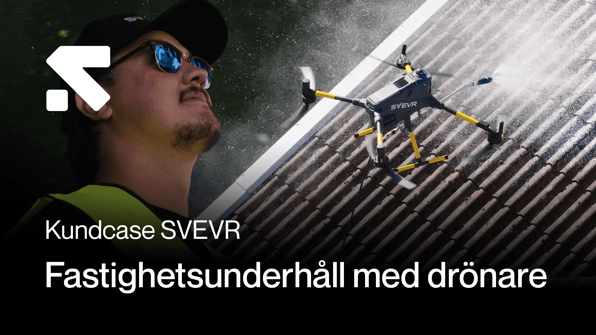 En drönare används för fasadbehandling medan en person i keps och hörlurar övervakar processen.