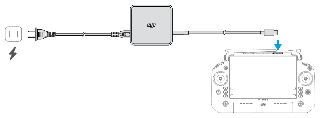 DJI RC Plus laddas med DJI 100W USB-C-laddaren, som ansluts till USB-C-porten ovanpå fjärrkontrollen.