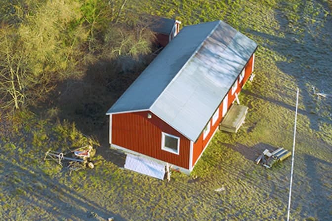 Samma område som bostadsbyggnad1, men beskuret. Undantaget för enskild bostadsbyggnad gäller.