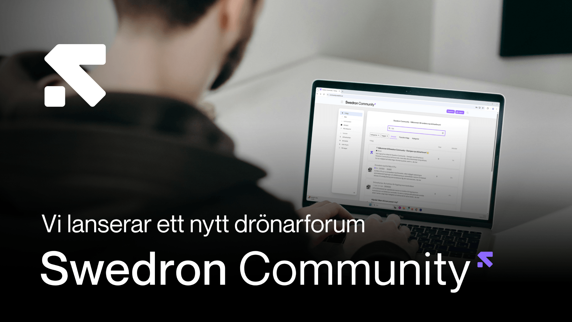 En person använder en laptop för att besöka Swedron Community, ett forum för drönarpiloter. en-person-anvander.png
