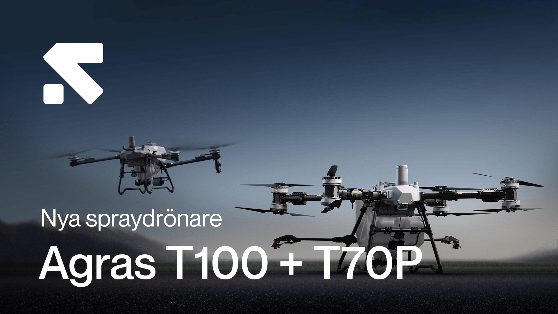 Två avancerade spraydrönare, Agras T100 och T70P, svävar över en landskapsbakgrund under en klar himmel. tva-avancerade-spraydronare.png